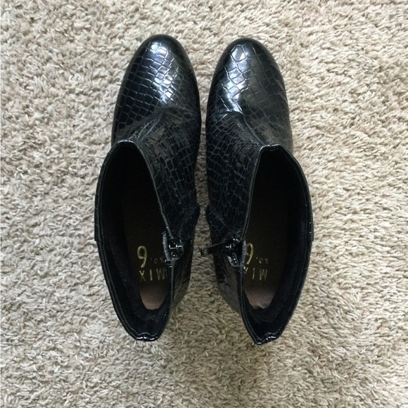 Glossed Faux Crocodile Platform Ankle Boots - Picture 16 of 16